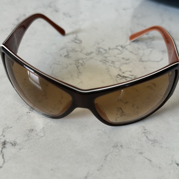 Prada - brown women’s sunglasses with case. - Picture 2 of 10